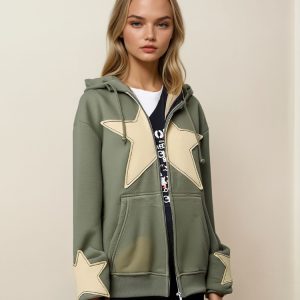 Sweat zippé vert avec étoiles en relief