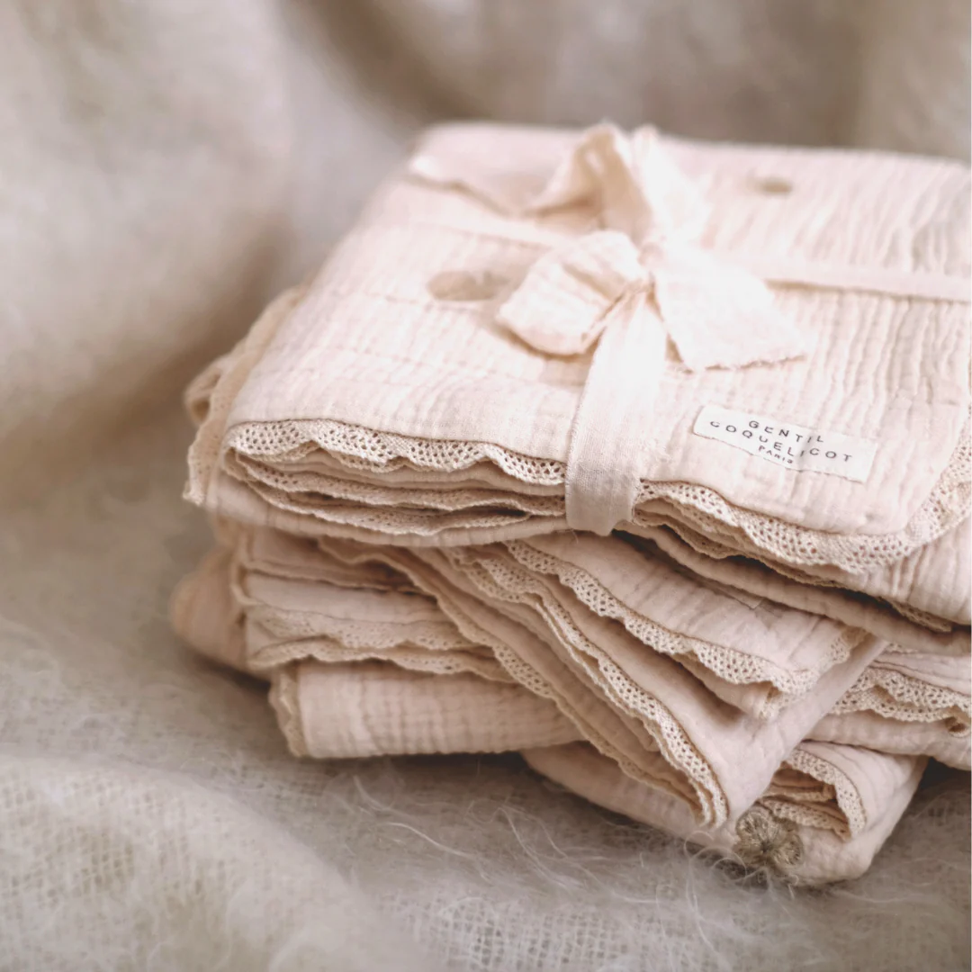 Couverture bébé brodée | Hirondelles – Gentil coquelicot – Image 2