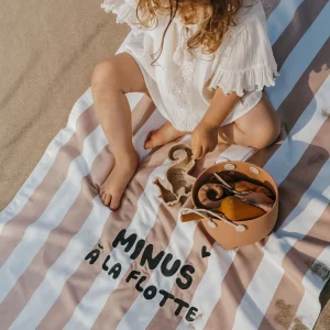 Serviette piscine enfant microfibre « Minus à la flotte »| Rose – Zakuw