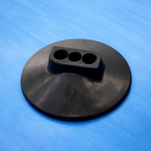 Base caoutchouc 3 trous avec angle pour piquet de slalom